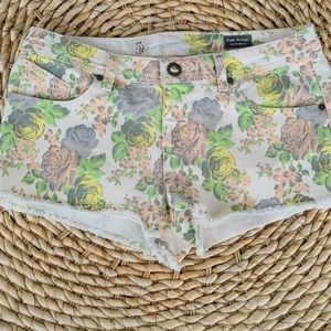 Flowered jean Volcom shorts
